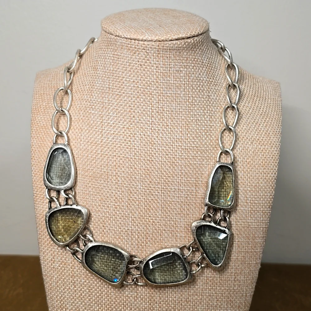 Vintage Avon Silver Tone Green Blue Green Necklace - Picture 1 of 8